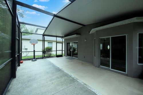 7876 Tuscany Woods Dr, Tampa FL  33647-5111 exterior