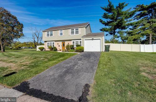 70 Hasting Ln, Willingboro, NJ 08046-1215