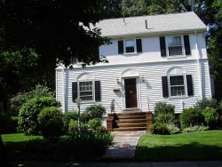 133 Woodcliff Rd, Newton, MA 02461-1824