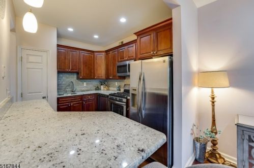 481 Hartford Dr, Nutley, NJ 07110-3944