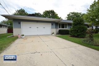 832 Meadow Ln, Sycamore IL  60178-2030 exterior
