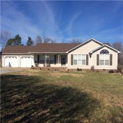 126 Monument Cir, Summertown, TN 38483-7637