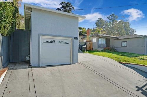 25350 Del Mar Ave, Hayward, CA 94542-1808