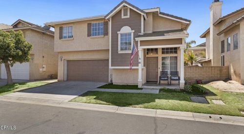 627 Calle Laguna, Oxnard, CA 93030-8066