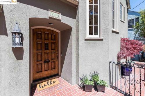 701 Carlston Ave, Oakland, CA 94610-2424