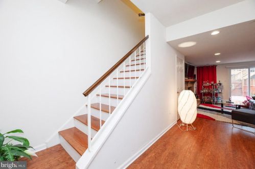 8010 Revenna Ln, Springfield VA  22153-2935 exterior