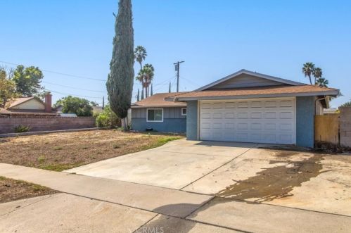 9724 Larch Ave, Bloomington, CA 92316-2043