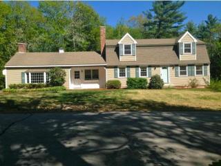 33 Juniper Dr, Amherst, NH 03031-3049