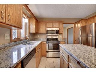 1358 Fallbrook Ln, Saint Paul, MN 55125-9169