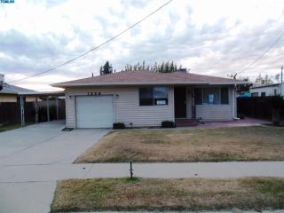 1226 Rodgers Rd, Hanford, CA 93230-2742