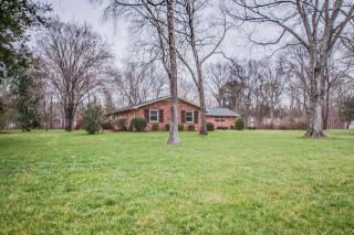 6113 Melbourne Dr, Nashville, TN 37215-5605