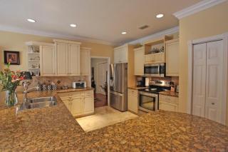 12490 Pineacre Ln, West Palm Beach, FL 33414-4104