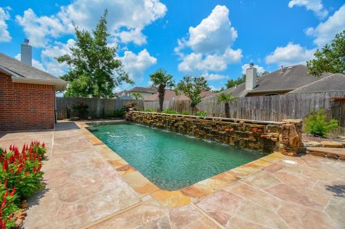 4110 Seminole Dr, Pearland, TX 77584-1442