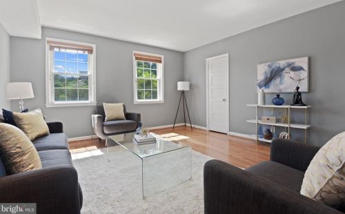 7 Russell Rd, Alexandria, VA 22301-2645