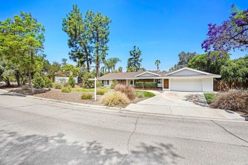 2339 Oak Crest Dr, Riverside, CA 92506-3449