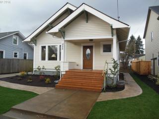 225 83rd Ave, Portland, OR 97216-1066