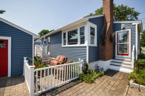 51 Cranberry St, Wells, ME 04090-3743