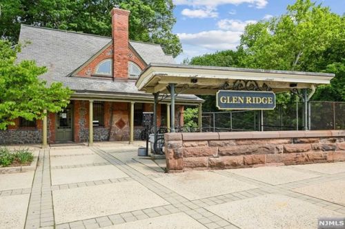 926 Bloomfield Ave, Glen Ridge NJ  07028-1330 exterior