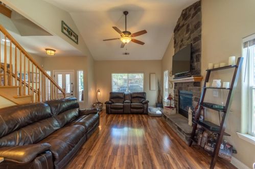 437 Locust St, Lodi CA  95240-2321 exterior