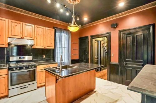 63 Montgomery St, Poughkeepsie, NY 12601-4106