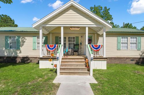 103 Sparrow St, Bonneau, SC 29431-8555