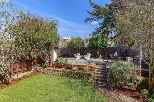 3056 22nd Ave, Oakland, CA 94602-1522