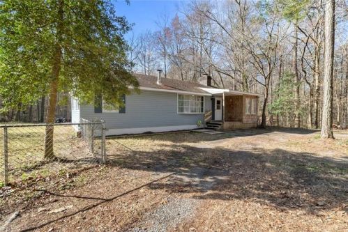 6450 Haven Ln, Zuni, VA 23898-2134