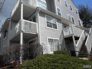 27 Eagles Notch Dr, Englewood, NJ 07631-5060