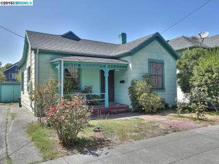 2210 10th St, Berkeley, CA 94710-2326