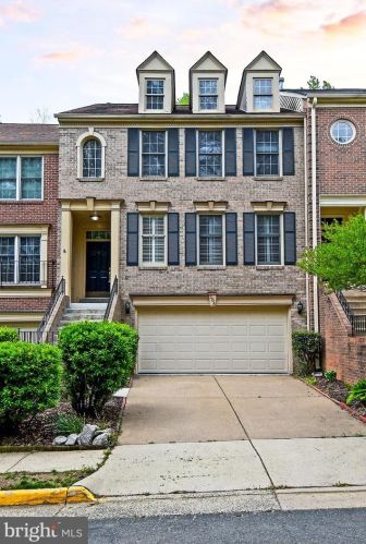 7705 Rockledge Ct, Springfield, VA 22152-3854