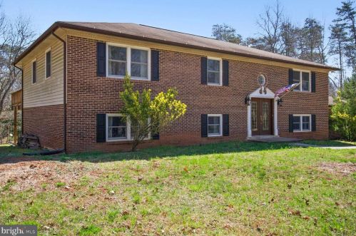 10125 Fox Hound Dr, Nokesville, VA 20181-1428