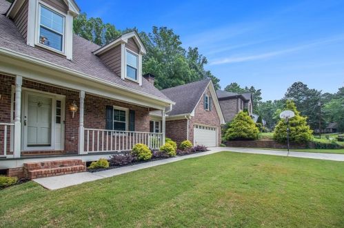 2462 Midvale Forest Dr, Tucker, GA 30084-3224