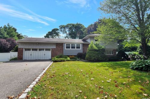 33 Cherrywood Dr, Elwood, NY 11731-4323