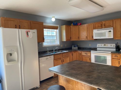 804 Southview Ct, Marshall, MN 56258-3106