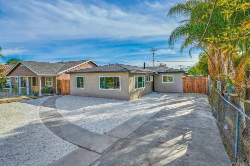 317 7th St, Perris, CA 92570-2367