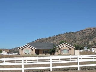 27045 Harness Dr, Tehachapi, CA 93561-6227