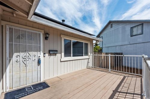 1863 Shelley Dr, Santa Rosa, CA 95401-4486