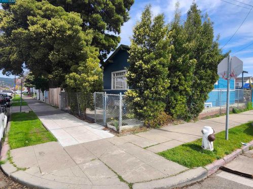 1604 57th Ave, Oakland, CA 94621-4245