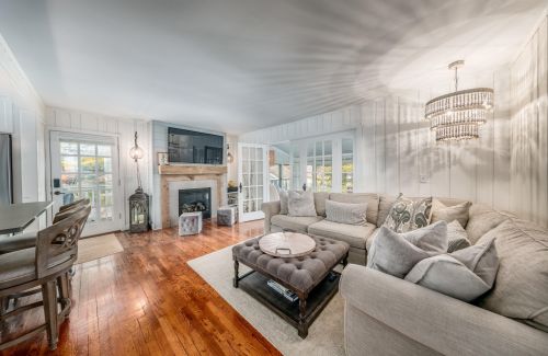 1516 Breezeland Rd, Oconomowoc, WI 53066-8738