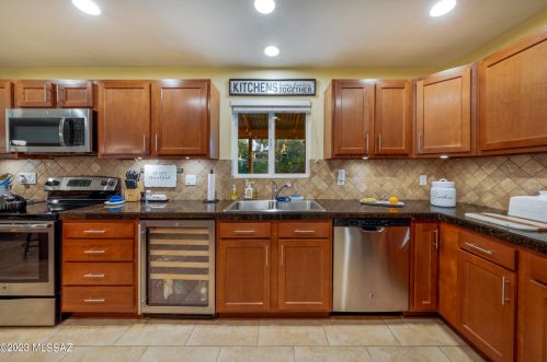 10060 Discovery Dr, Tucson AZ  85748-7608 exterior