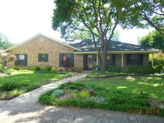 3240 Camelot Dr, Dallas TX  75229-5903 exterior