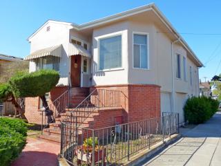 477 Haight Ave, Alameda CA  94501-3231 exterior