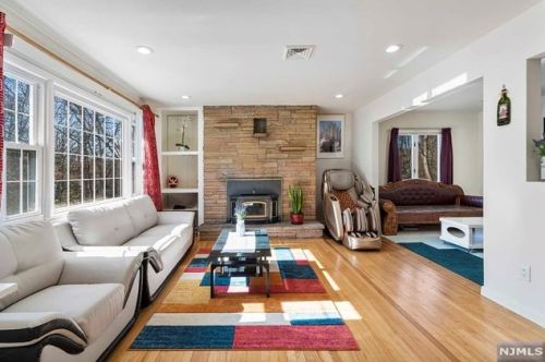 17 Pawnee Ave, Oakland NJ  07436-3007 exterior