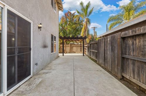 437 Locust St, Lodi CA  95240-2321 exterior