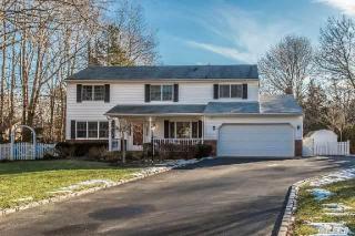 748 Terry Rd, Hauppauge, NY 11788-3428