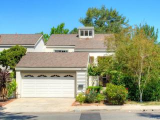 33 Oak Tree Ln, Irvine CA  92612-2232 exterior