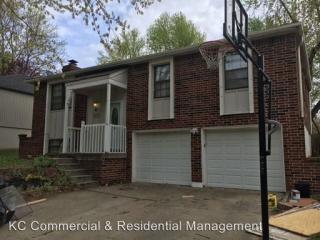 907 Berkshire Dr, Blue Springs MO  64015-2805 exterior