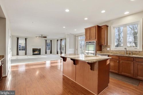 17618 Zullo Dr, Poolesville, MD 20837-2145