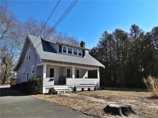 82 Grove St, Clinton, CT 06413-1907