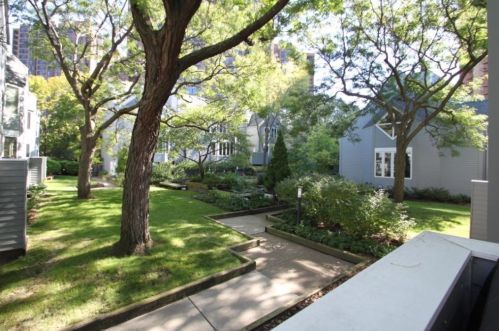 28 Greenway Gables, Minneapolis, MN 55403-2145